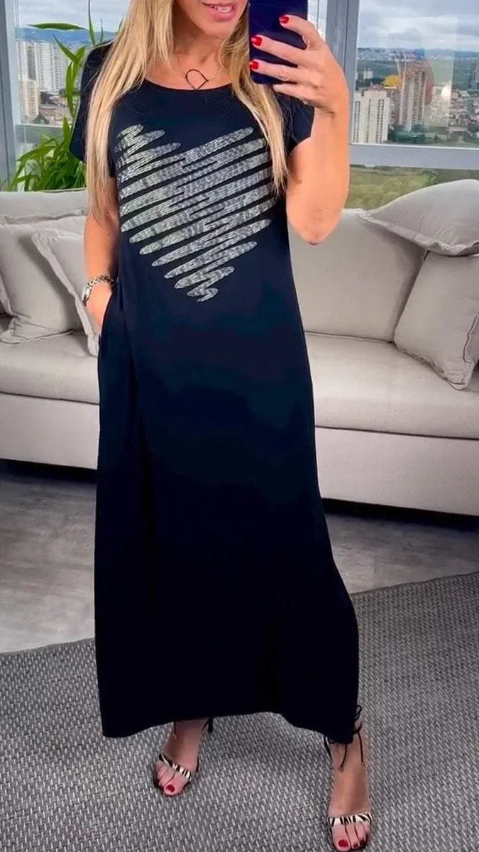 Enija - שמלה קז'ואלית עם צווארון עגול והדפס לבבות כסוף