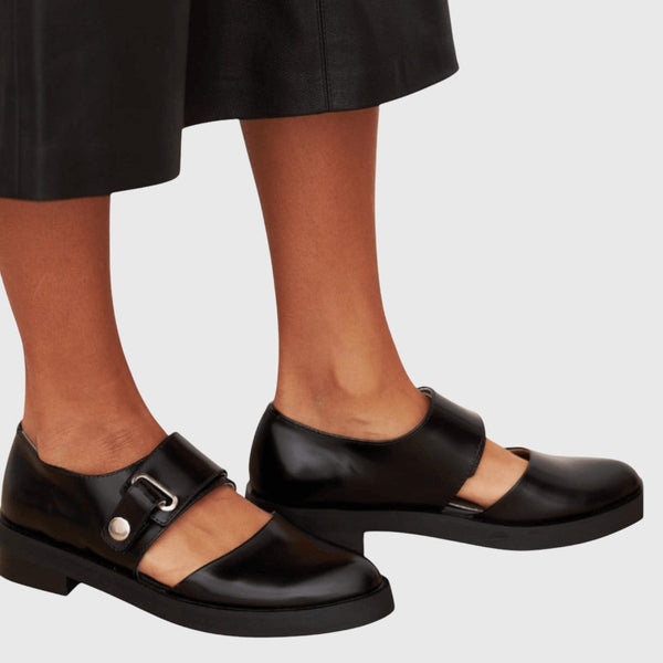 לינה - נעלי מרי ג'יינס עם סגירה בקליפס