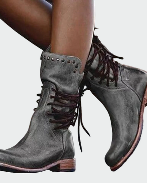 מגפיים מעור עם שרוכים