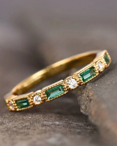 טבעת זהב עם זירקוניה ירוקה בעיצוב רטרו