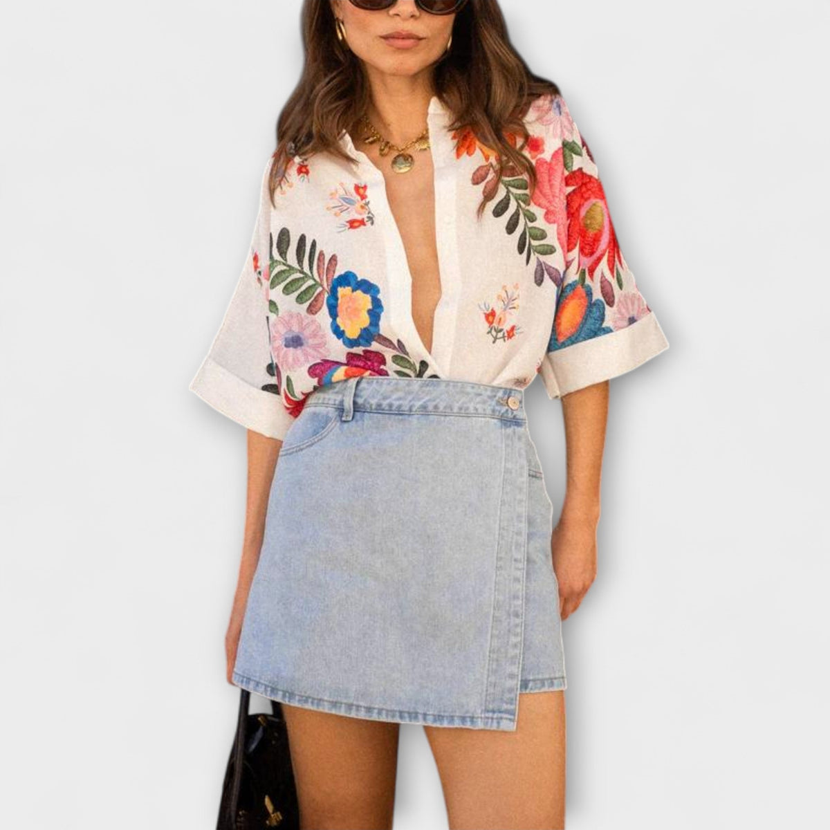 חולצת קרלה קצרה בוהמיינית בדוגמת פרחים