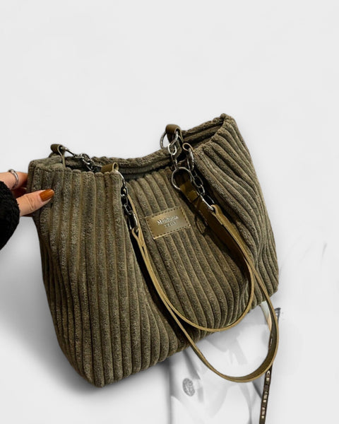 תיק צד רך מקטיפה לורה - תיק אלגנטי ונוח