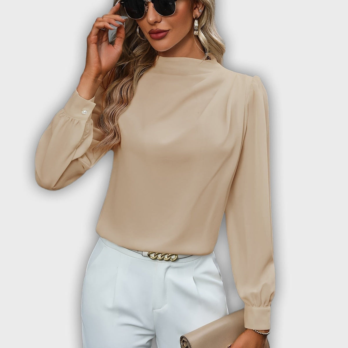 חולצה אלגנטית עם צווארון גבוה