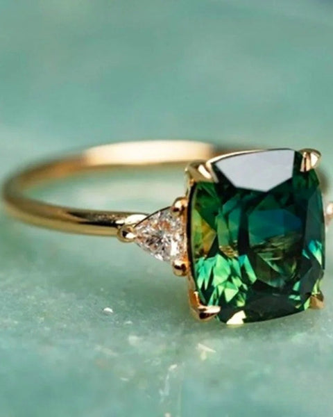 טבעת זרקוניה ירוקה - תכשיט יוקרתי ועמיד
