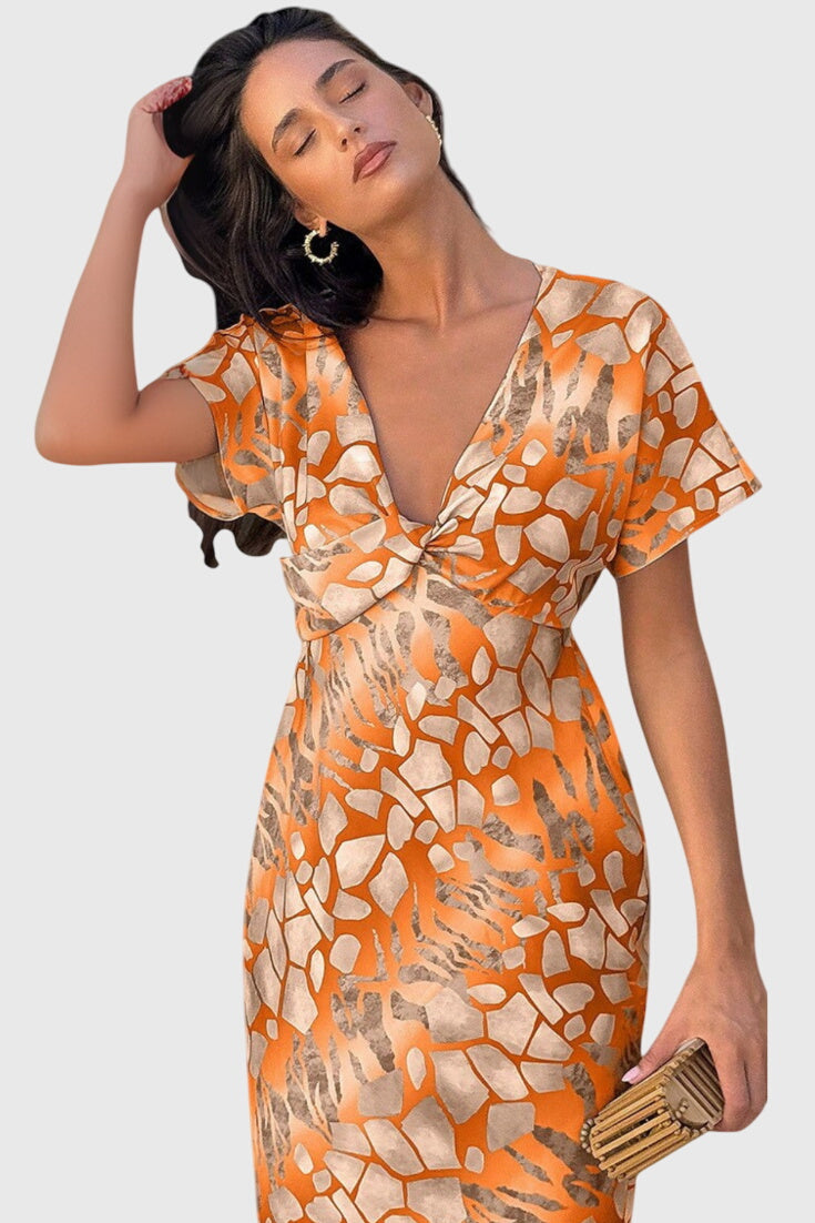 שמלות עם הדפס אבסטרקטי וחשיפת צוואר V