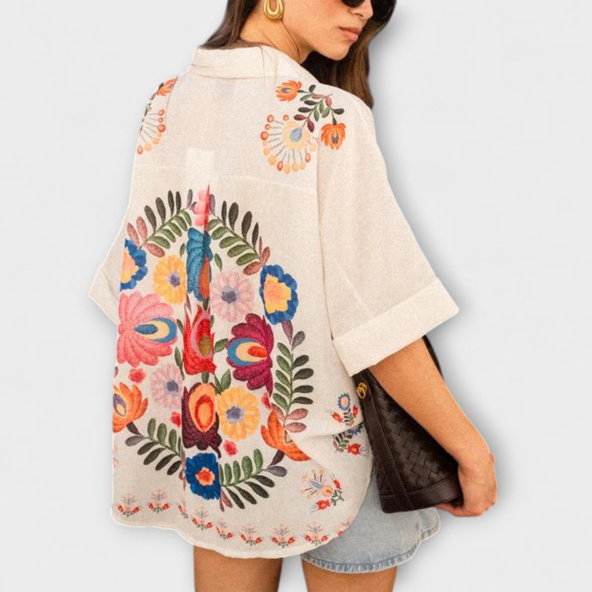 חולצת קרלה קצרה בוהמיינית בדוגמת פרחים