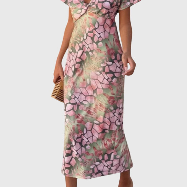 שמלות עם הדפס אבסטרקטי וחשיפת צוואר V