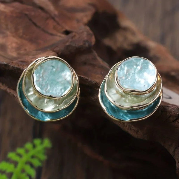 עגילי לורה מעוגלים בעבודת יד - תכשיטים יוקרתיים ושכבתיים