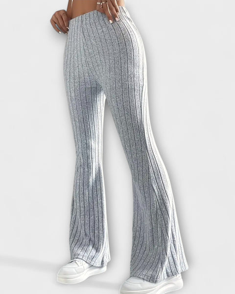 מכנסיים אלגנטיים לנשים עם חיתוך מובלט