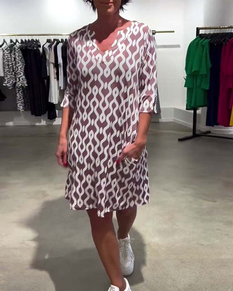 Jacqueline - שמלה מודפסת באורך מידי עם צווארון גבוה