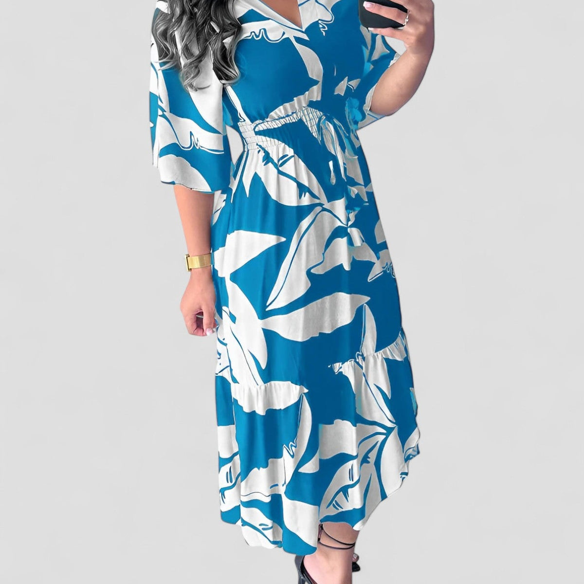 קאיה | שמלת V-צוואר אלגנטית עם שרוולים באורך 3/4 ופרט קשירה