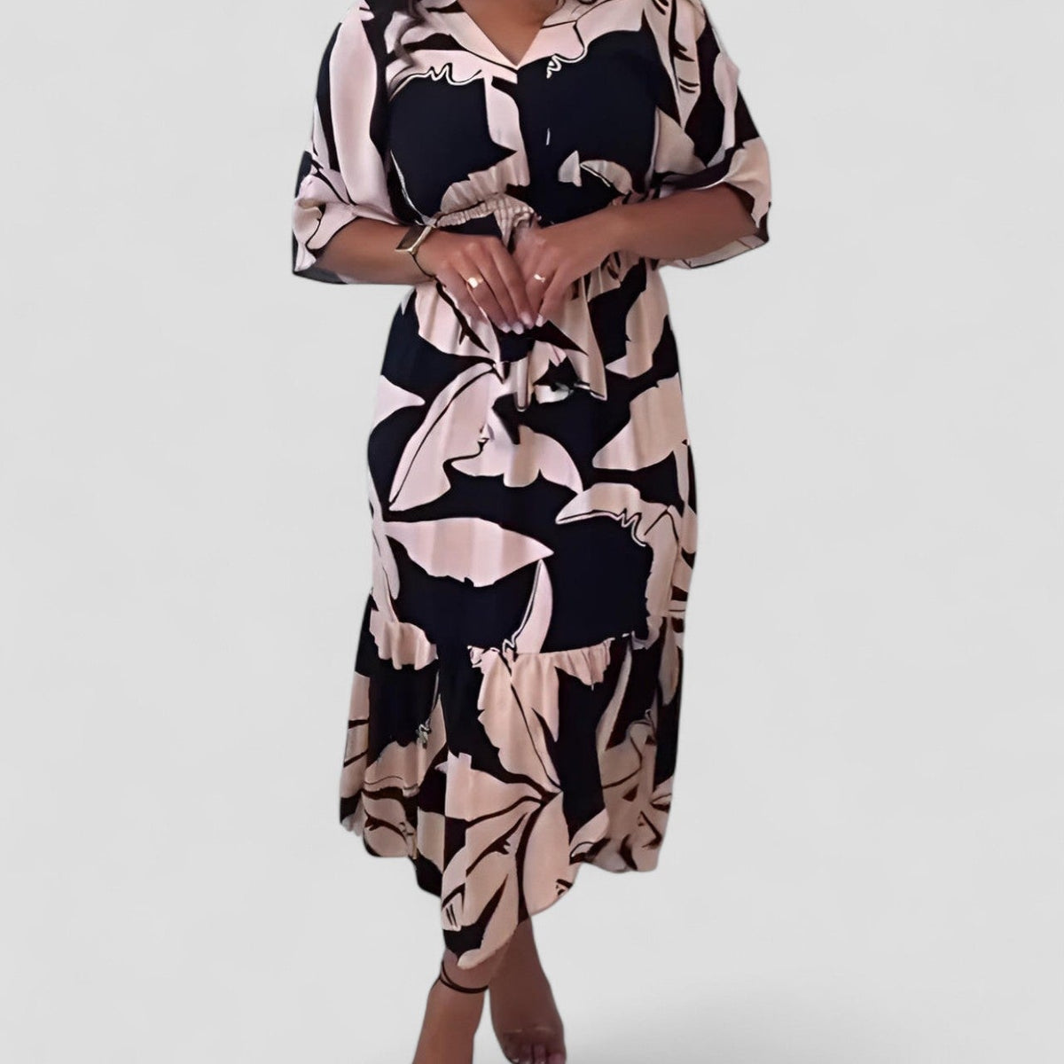 קאיה | שמלת V-צוואר אלגנטית עם שרוולים באורך 3/4 ופרט קשירה