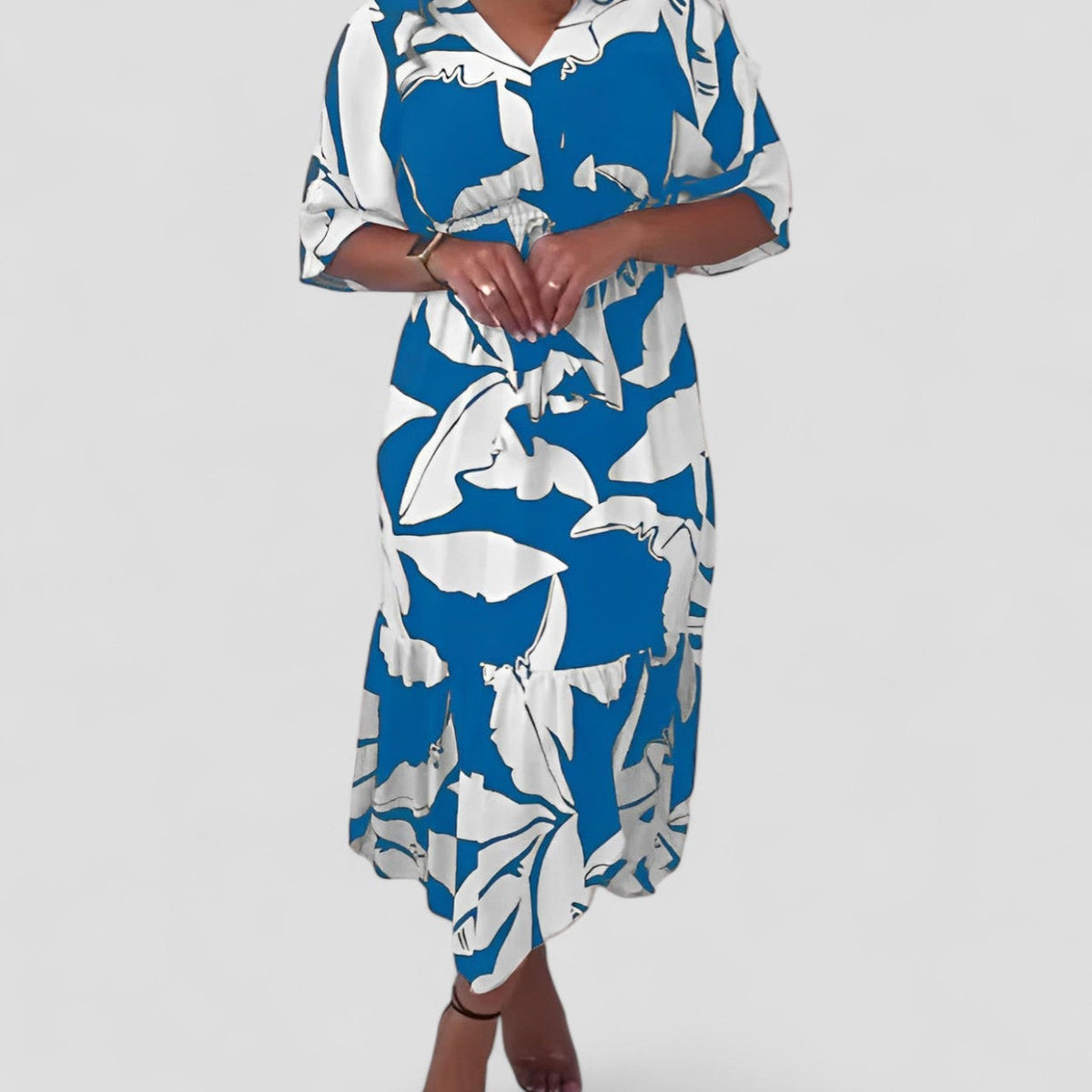 קאיה | שמלת V-צוואר אלגנטית עם שרוולים באורך 3/4 ופרט קשירה