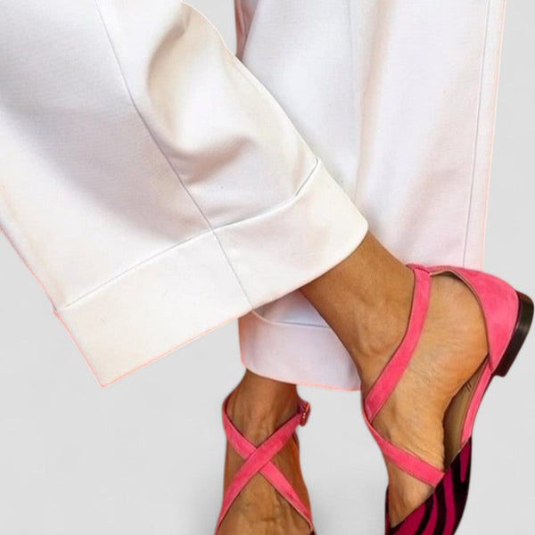 זארלה | סנדלים שטוחים עם דוגמת זברה ו straps קרוס על הקרסול