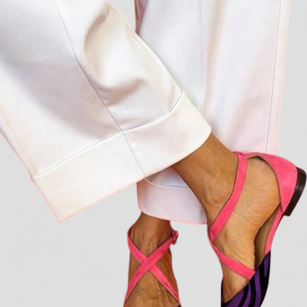 זארלה | סנדלים שטוחים עם דוגמת זברה ו straps קרוס על הקרסול