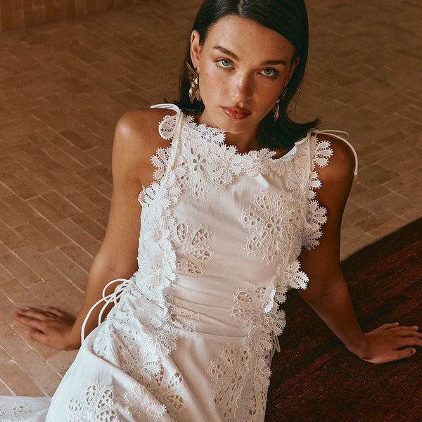 Loreina - שמלת מקסי עם עיטור פרחים רקום