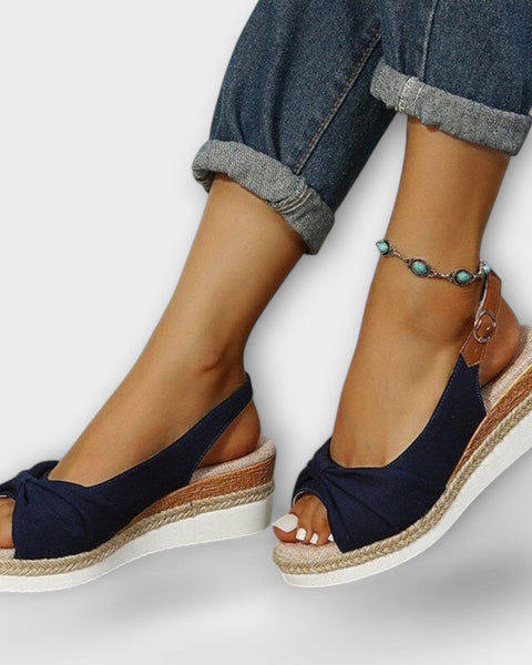 סנדלים אורטופדיים עם רצועות מתכווננות