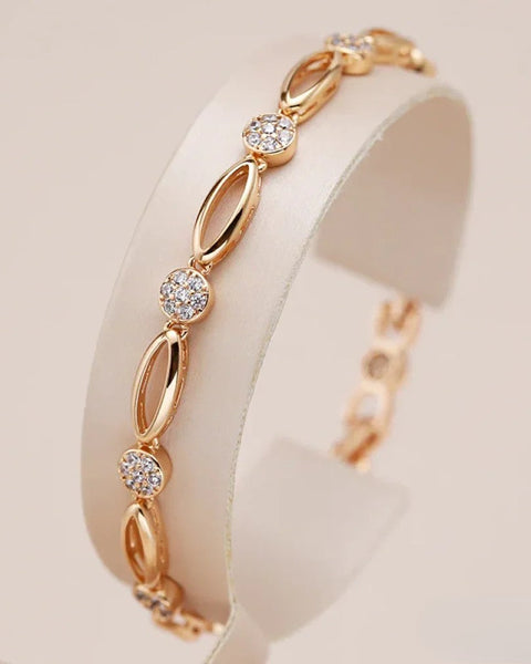 צמיד מעוצב באלגנטיות עם אבנים זוהרות