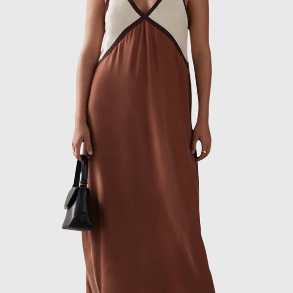 שמלת בוהו קיץ עם צווארון V