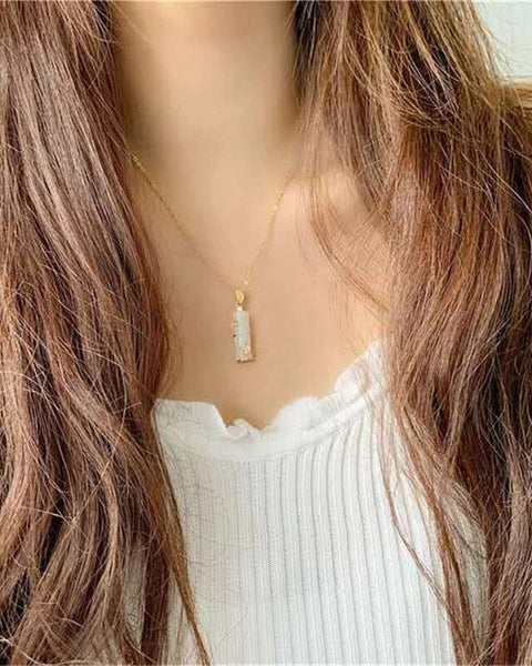 תליון ג'ייד בעיצוב מינימליסטי - סמל לריפוי ושפע