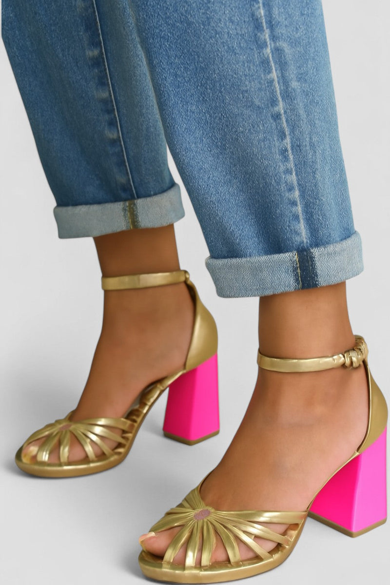 מילביאנה | סנדלים קלאסיים עם רצועת קרסול ואצבעות פתוחות