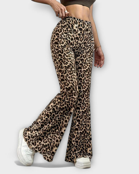 מכנסי בוטקאט במותן גבוהה עם הדפס נמר