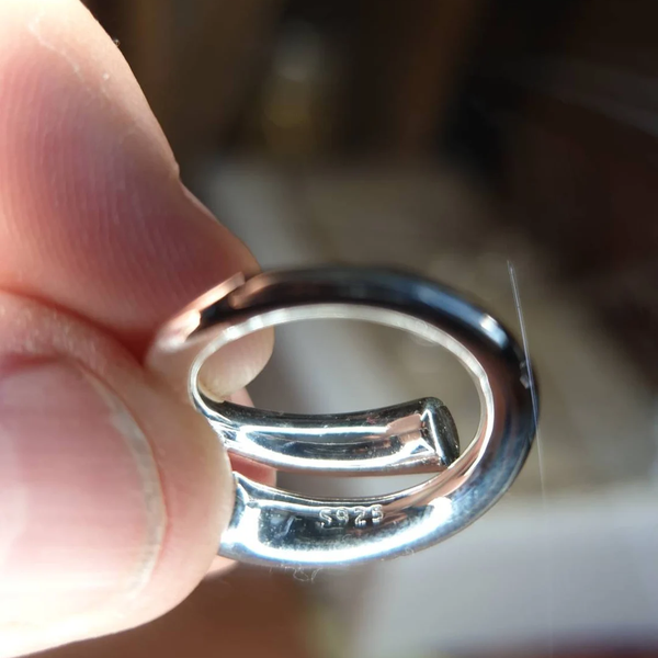 טבעת מתכווננת מעוצבת מפלדת אל חלד