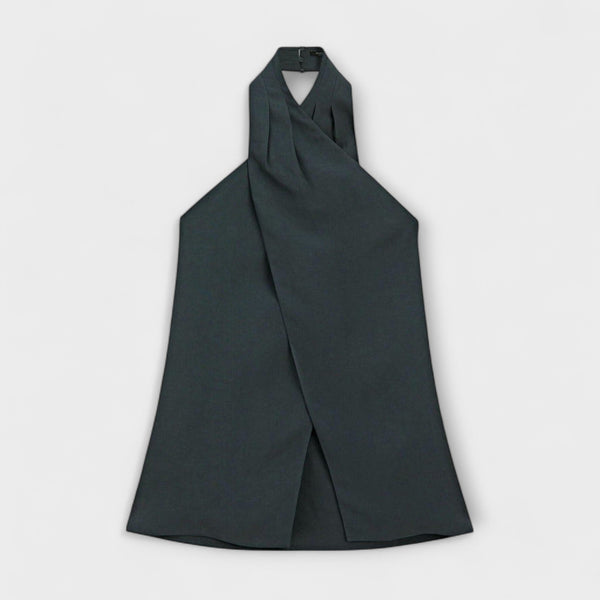 טופ כחול עם צווארון קשירה וחיתוך בגב