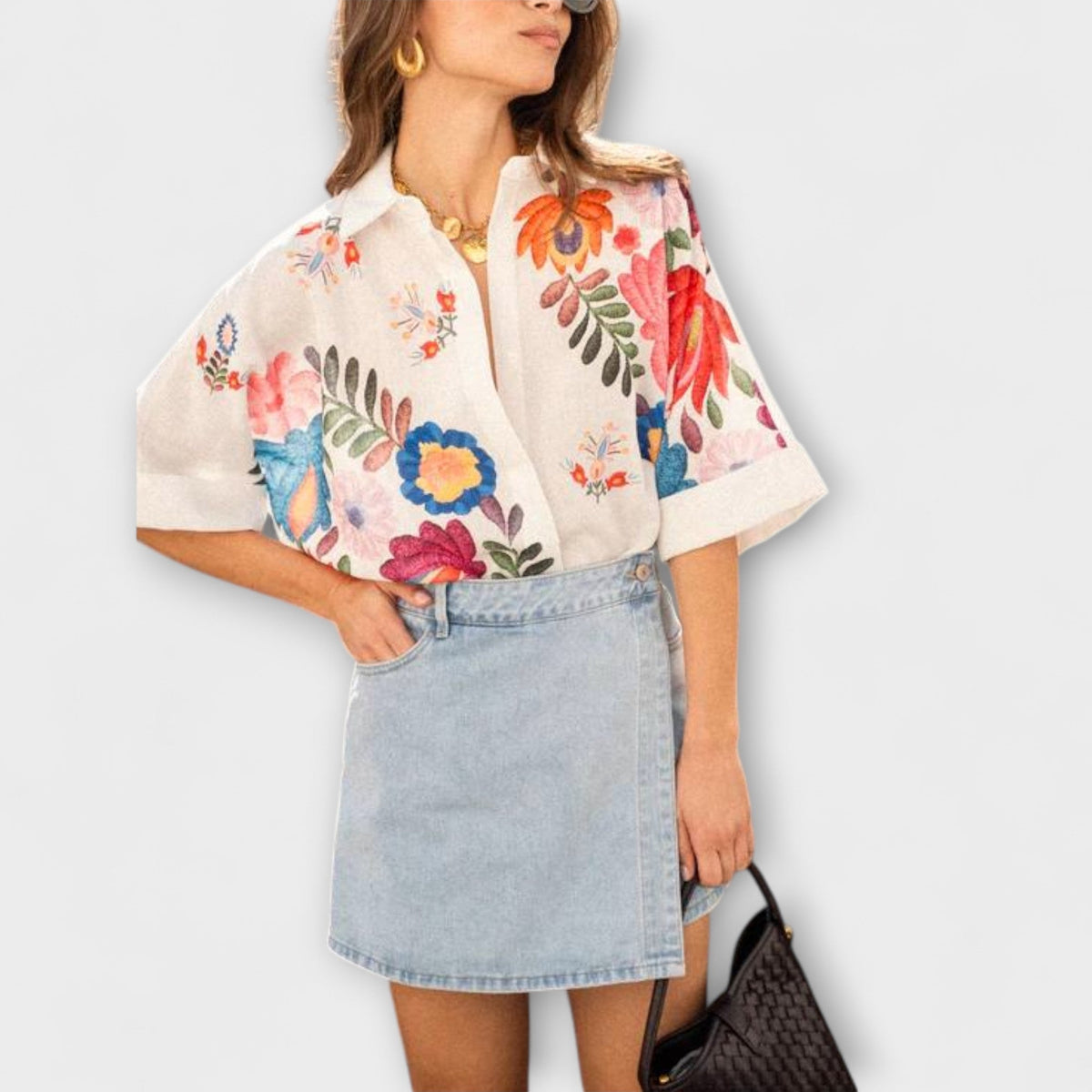 חולצת קרלה קצרה בוהמיינית בדוגמת פרחים