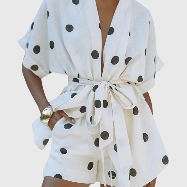 אבילה קונז'ונטו של קימונו עם קשר ומכנסיים קצרים עם נקודות