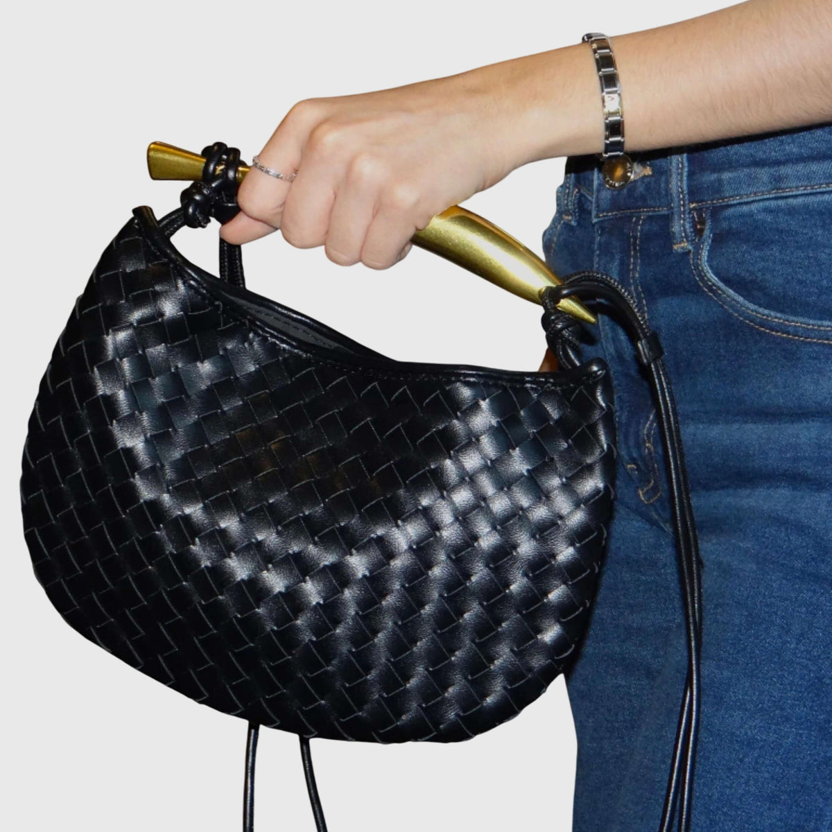 ביanca | תיק קלוע מובנה מפואר