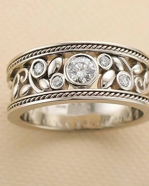 טבעת כסף עתיקה עם זירקוניה