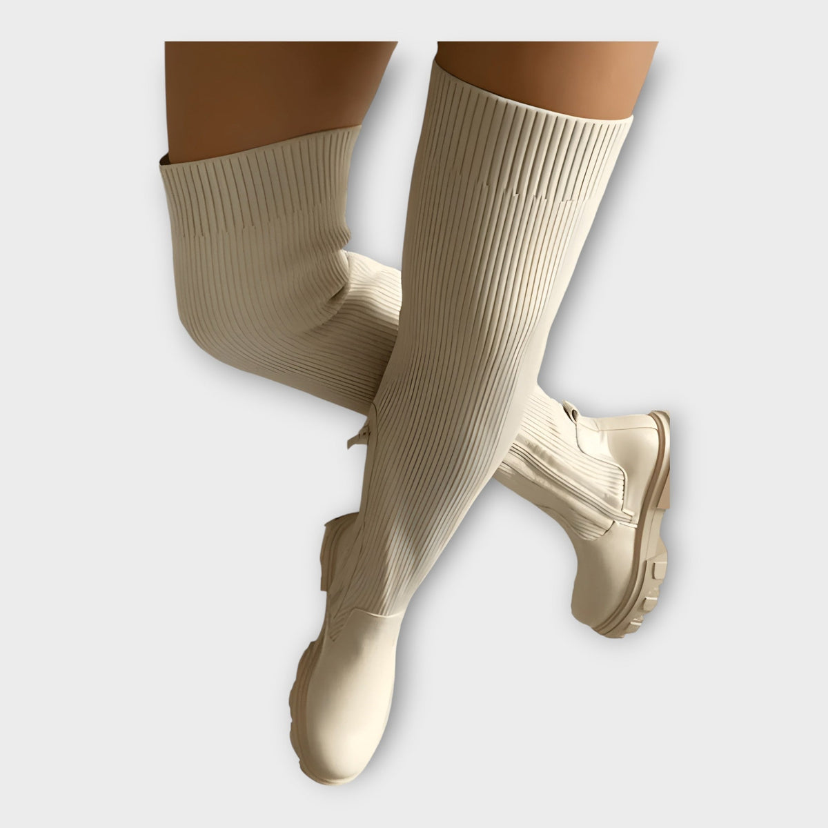 דליה - מגפיים מודרניים עם עיצוב מינימליסטי