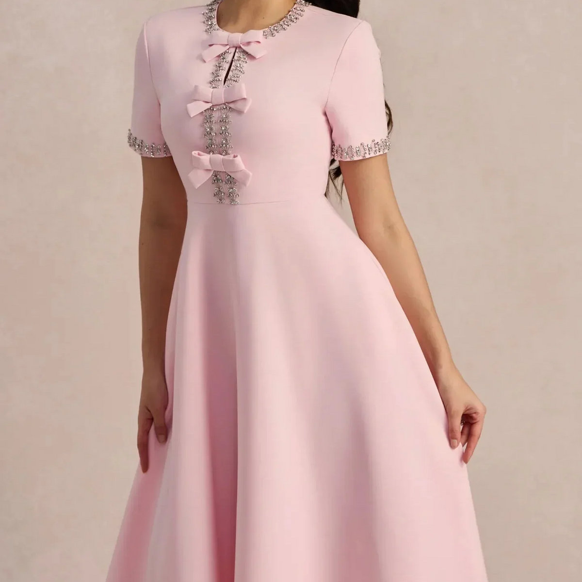 רפאלה™ | שמלה בגזרת א עם קשתות וחרוזים