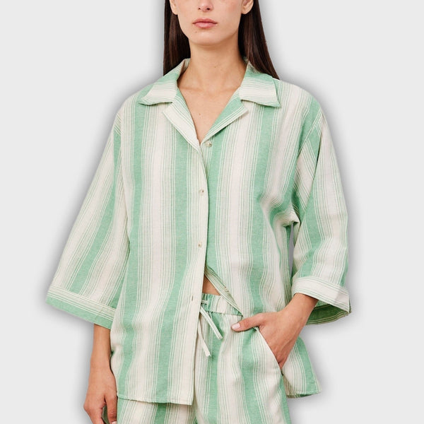 חליפת שני חלקים קצרה עם פסים