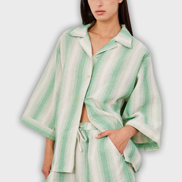 חליפת שני חלקים קצרה עם פסים