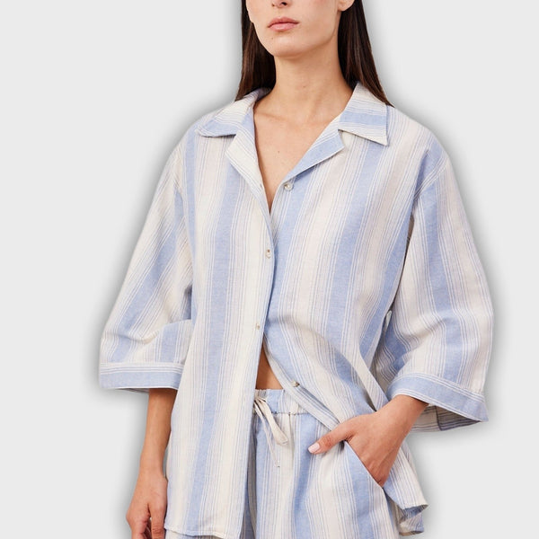 חליפת שני חלקים קצרה עם פסים