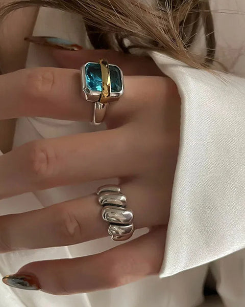 טבעת כסף עם זירקון כחול - אלגנטיות ושיק יומיומי