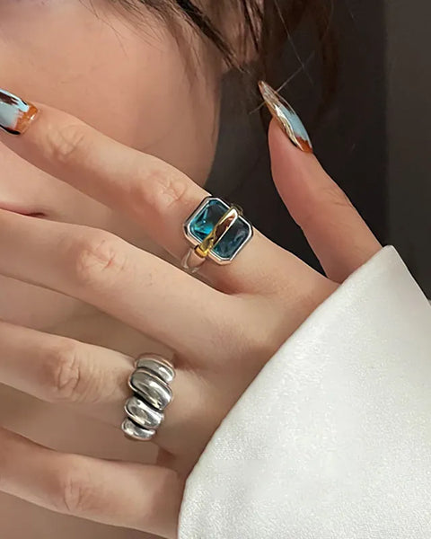 טבעת כסף עם זירקון כחול - אלגנטיות ושיק יומיומי