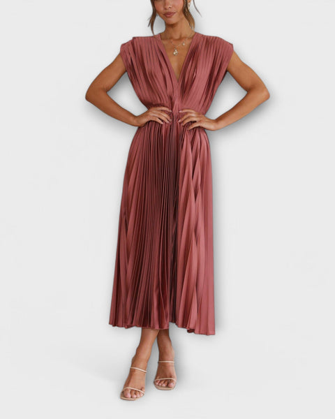 שמלת מריה עם עיצוב צווארון V וקפלים