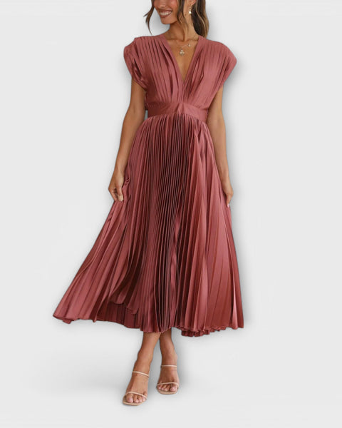 שמלת מריה עם עיצוב צווארון V וקפלים