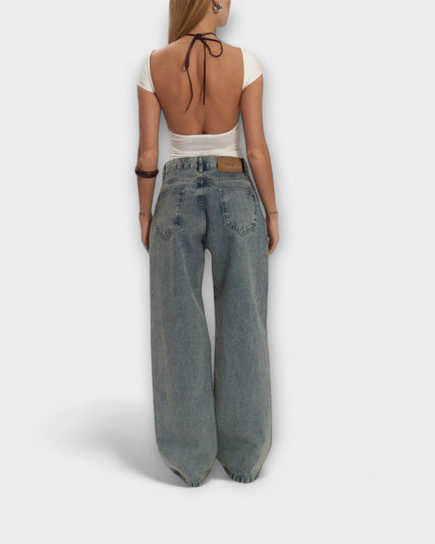 ג'ינס במותן גבוהה עם עיצוב ייחודי וסטייל אופנתי