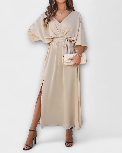 שמלת מקסי עם צווארון V עמוק וחגורה