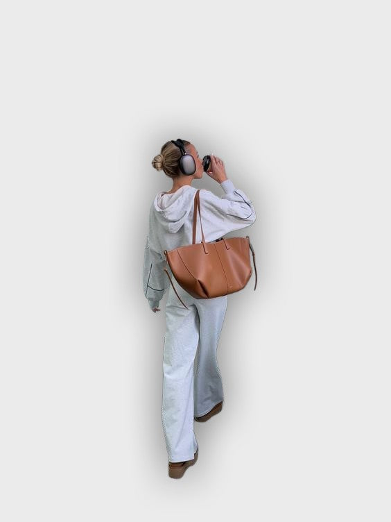 תיק נשיאה מעוצב עם קפלים בצדדים