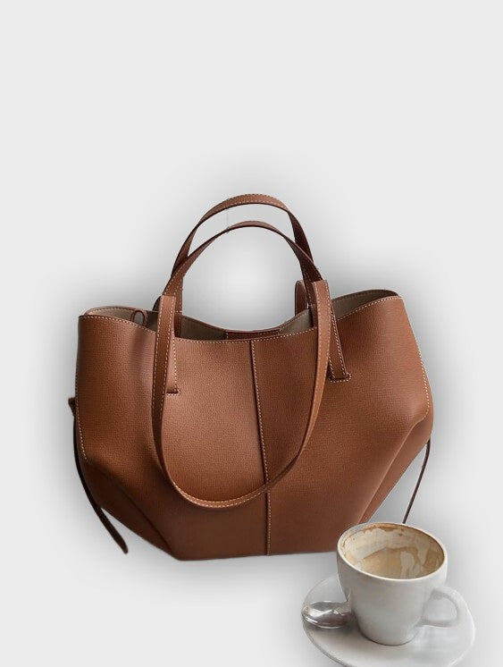 תיק נשיאה מעוצב עם קפלים בצדדים