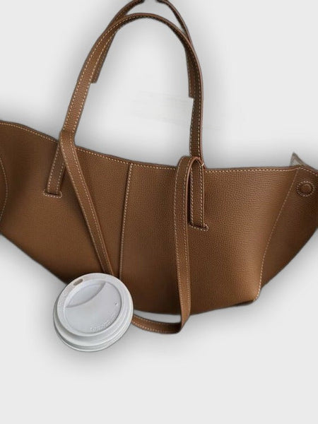 תיק נשיאה מעוצב עם קפלים בצדדים