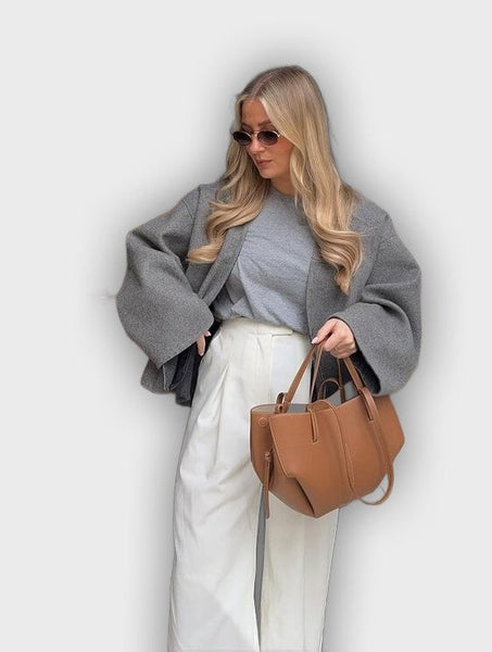 תיק נשיאה מעוצב עם קפלים בצדדים