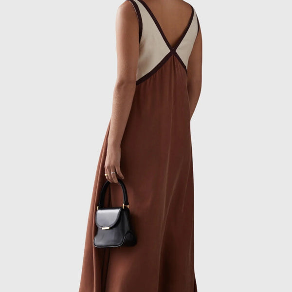 שמלת בוהו קיץ עם צווארון V