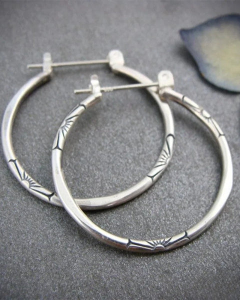 עגילי הוינטג' הכסופים