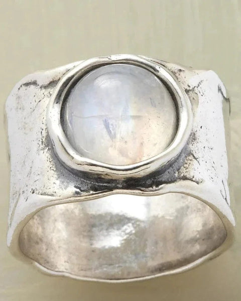 טבעת אנטיקה עם אבן יקרה